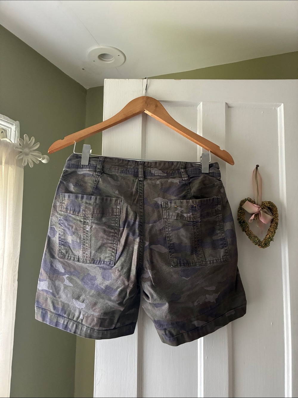 Anthropologie Women’s Camo Cargo Shorts - Olive & Navy - Picture 3 of 3